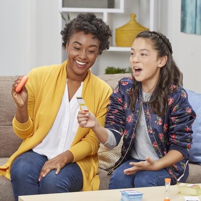 Hasbro Gaming Taboo Family Edition - Juego de mesa familiar para todas las edades, con tarjetas especiales para niños y padres (2 y 5 palabras prohibidas) 1