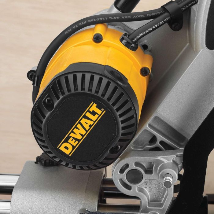 DEWALT Paneelsaege 305 mm 1675 Watt 39