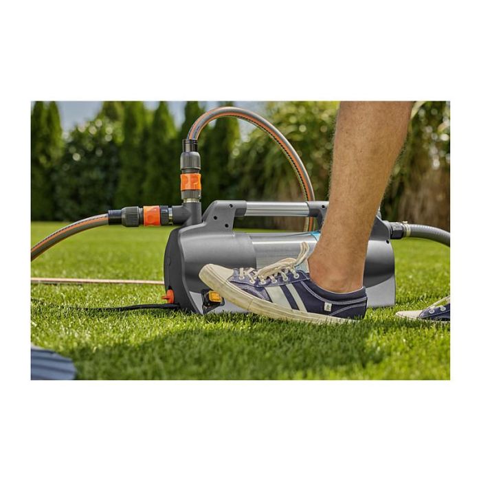 GARDENA 5600 Silent+ Gartenpumpe, Bomba de Agua para Jardín 5600 l/h, 4.7 bar, 900 W, Acero Inoxidable, Protección IPX4, Color Azul y Gris 5 GARDENA 5600 Silent+ Gartenpumpe, Bomba de Agua para Jardín 5600 l/h, 4.7 bar, 900 W, Acero Inoxidable, Protección IPX4, Color Azul y Gris 5