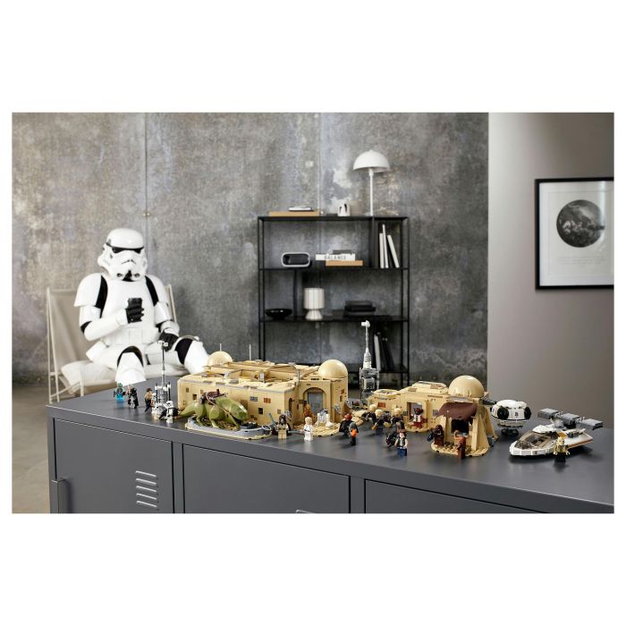 LEGO Star Wars Mos Eisley Cantina 75290 - Juego de Construcción 3187 Piezas con 21 Minifiguras 17