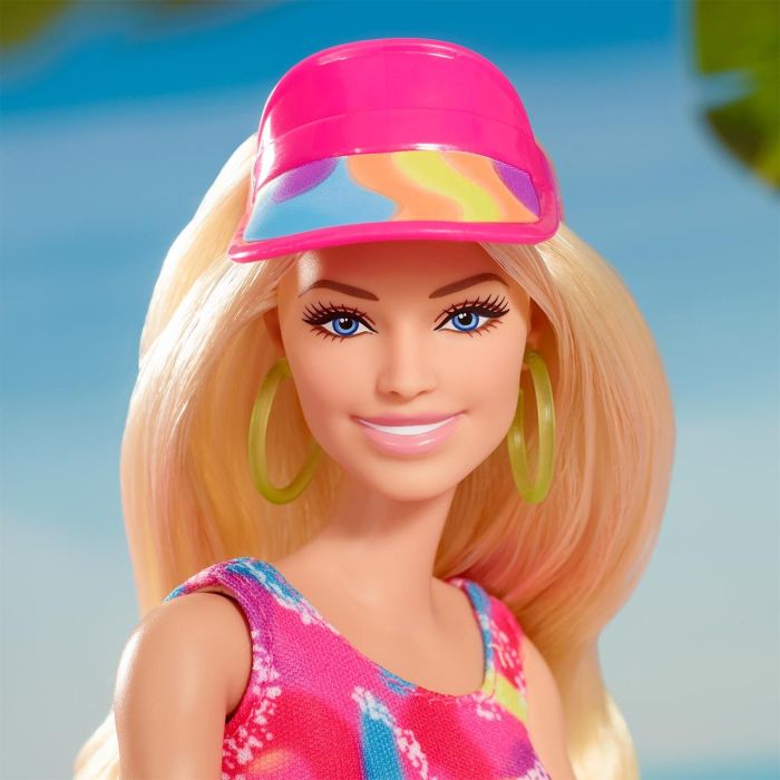 Barbie Hrb04 Muñeca The Movie Coleccionable Patinadora Mallas Multicolor, Visera Rosa y Patines Neón 2
