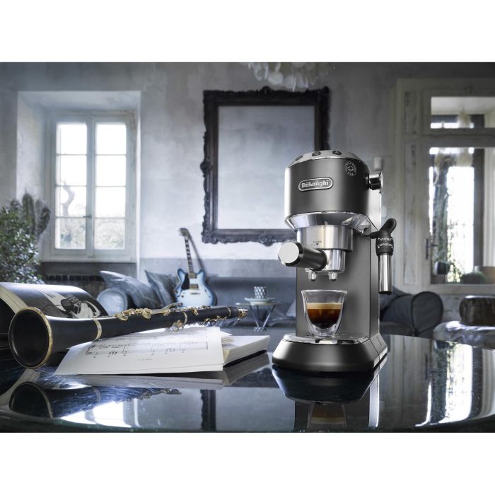 DeLonghi Dedica EC685.BK Cafetera Espresso Semi-automática para Café Molido/Dosis 1300W 15 bar Negra 5 DeLonghi Dedica EC685.BK Cafetera Espresso Semi-automática para Café Molido/Dosis 1300W 15 bar Negra 5