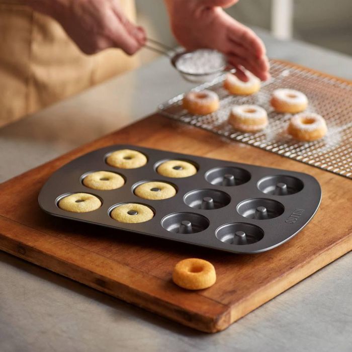 Molde para horno de rosquillas 12 unidades 4.5 cm Quttin (12 Unidades) 1 Molde para horno de rosquillas 12 unidades 4.5 cm Quttin (12 Unidades) 1