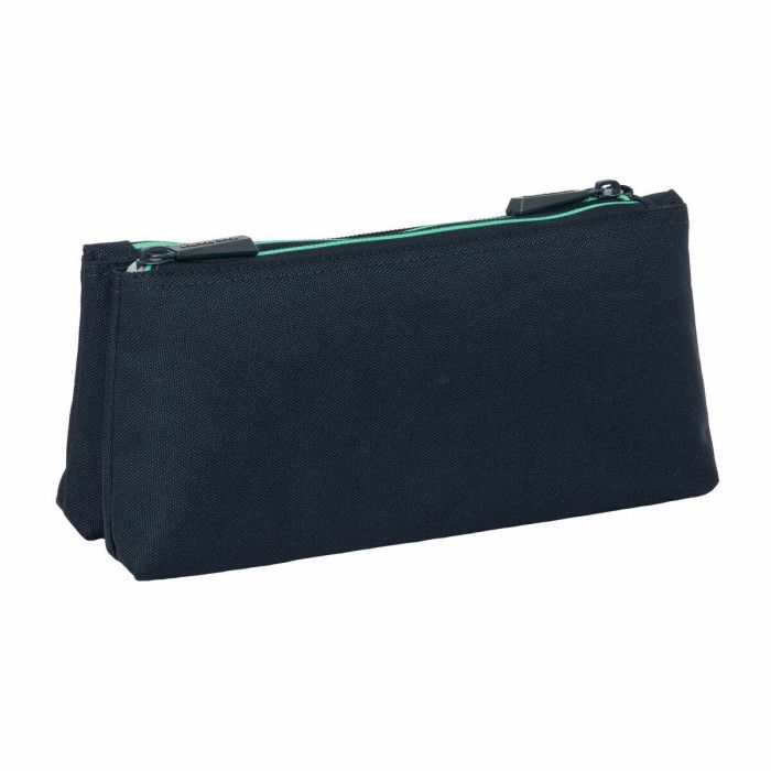 Neceser de Viaje Real Madrid C.F. Deportivo 22 x 10 x 8 cm 2 Neceser de Viaje Real Madrid C.F. Deportivo 22 x 10 x 8 cm 2