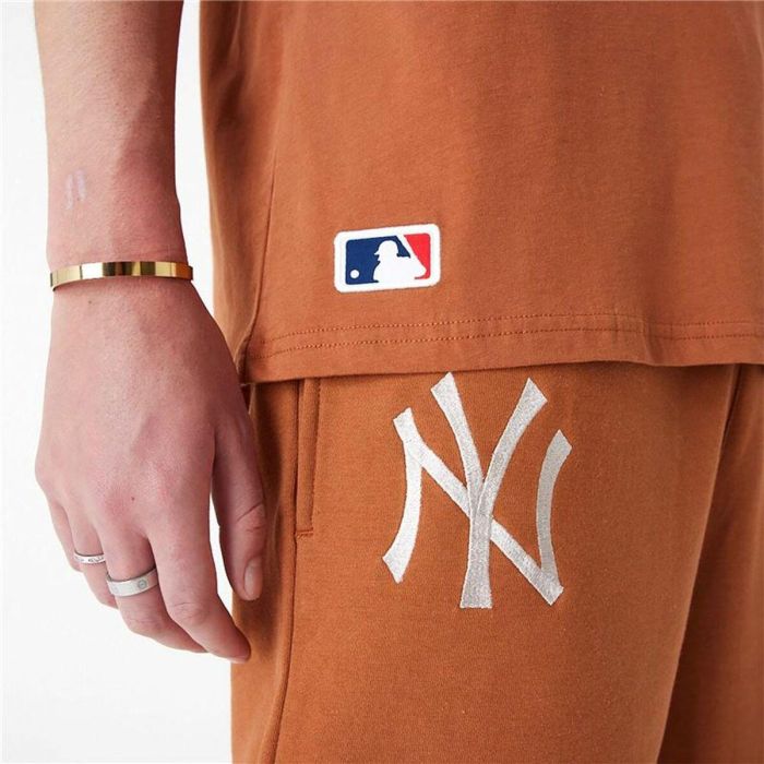 Camiseta Deportiva de Manga Corta New Era LEAGUE ESSNTLS LC OS TEE NEYYAN 60435552 Marrón (S) 3