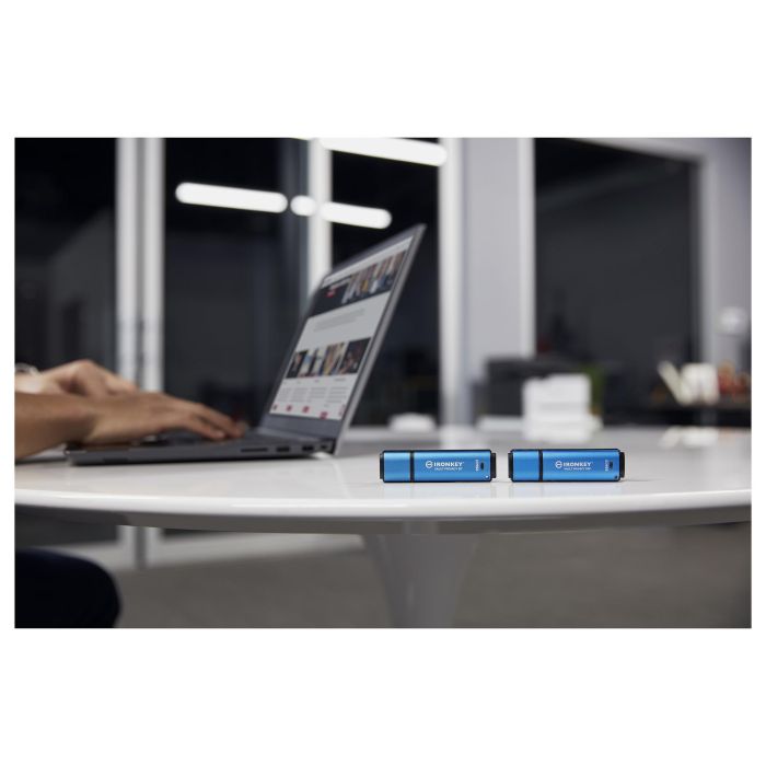 Kingston IronKey Vault Privacy 50C - Llavero USB-C 256GB, Cifrado Hardware AES-256, FIPS 197, Resistente Agua IPX8, 230 MB/s - Negro/Azul 9