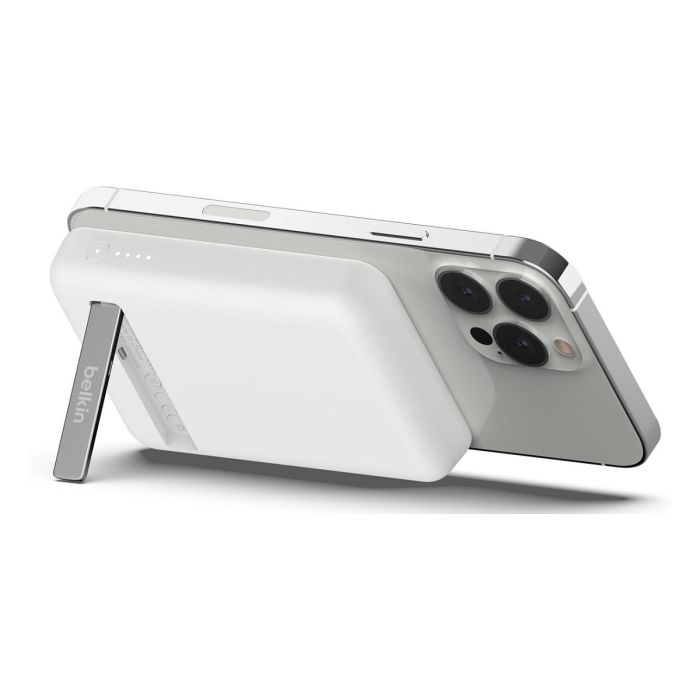 Belkin Power Bank Cargador Inalambrico 5000 mAh con USB-C, Carga 7.5W iPhone, Pie Retráctil, Blanco 2 Belkin Power Bank Cargador Inalambrico 5000 mAh con USB-C, Carga 7.5W iPhone, Pie Retráctil, Blanco 2