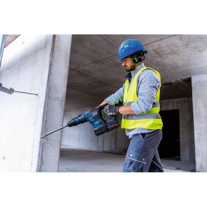 Martillo perforador a batería SDS Max GBH 18V-36 C con dos baterías ProCORE 5.5Ah + cargador GAL 1880 CV BOSCH caja estándar 3 Martillo perforador a batería SDS Max GBH 18V-36 C con dos baterías ProCORE 5.5Ah + cargador GAL 1880 CV BOSCH caja estándar 3