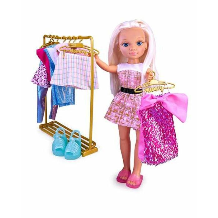 Muñeca nancy y su vestidor delooks con 8 prendas de vestir y 8 accesorios diferentes ¡tiene el armario más glam! 2 Muñeca nancy y su vestidor delooks con 8 prendas de vestir y 8 accesorios diferentes ¡tiene el armario más glam! 2