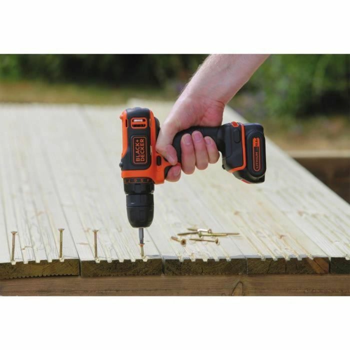 Black & Decker Destornillador Inalámbrico 10.8V, 2 Baterías Litio, Control de Torque 10 Posiciones y Caja 17 Black & Decker Destornillador Inalámbrico 10.8V, 2 Baterías Litio, Control de Torque 10 Posiciones y Caja 17