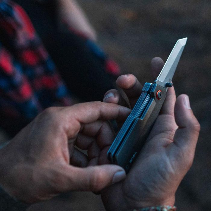 True Herramienta 2 en 1 Cutter y Tijeras con Hoja de 7 cm y Tijeras de 4 cm, Acero Inoxidable y Mango de Aluminio 3 True Herramienta 2 en 1 Cutter y Tijeras con Hoja de 7 cm y Tijeras de 4 cm, Acero Inoxidable y Mango de Aluminio 3