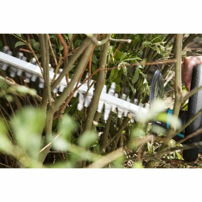Gardena 9835-20 Cortasetos eléctrico PowerCut 700/65 de 700 W, potente para el asombroso recorte de setos. 5 Gardena 9835-20 Cortasetos eléctrico PowerCut 700/65 de 700 W, potente para el asombroso recorte de setos. 5