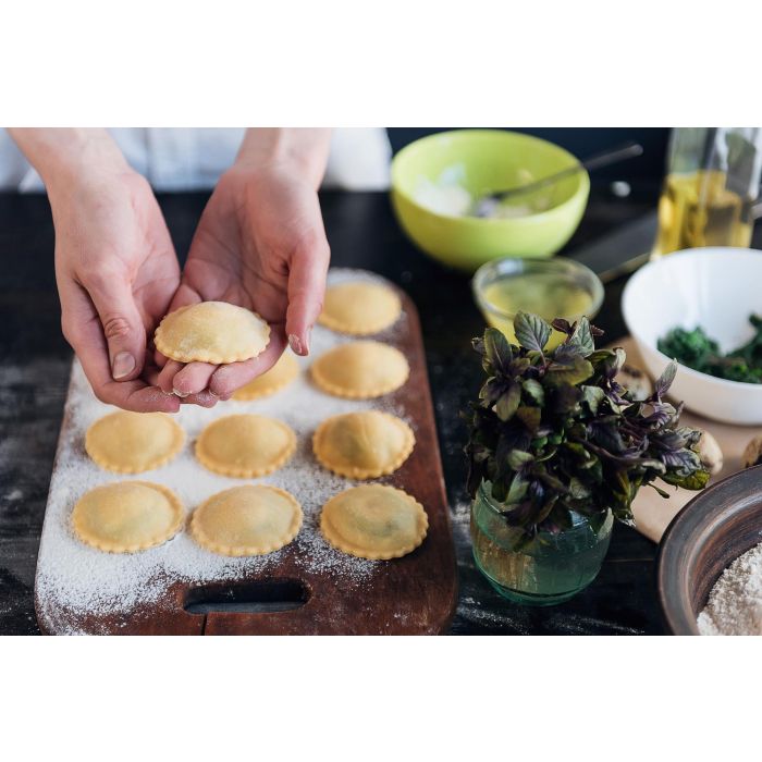 Quttin Rodillo Cortapastas Circular -96-, Medidas 16.5x8.5x4.5 cm, Peso 36 g, Ideal para Repostería y Cocina (24 Unidades)