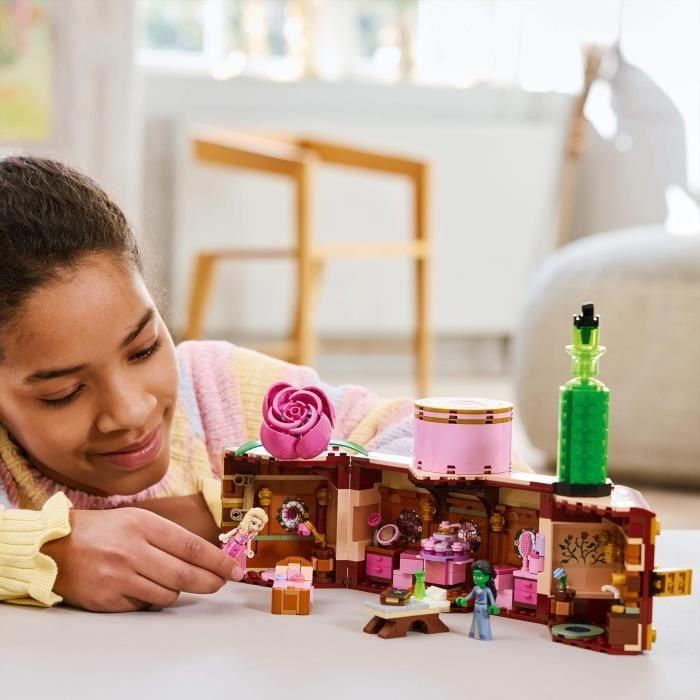 LEGO Wicked 75683 Dormitorio de Glinda y Elphaba - Modelo de coleccionista con minimuñecas 4 LEGO Wicked 75683 Dormitorio de Glinda y Elphaba - Modelo de coleccionista con minimuñecas 4