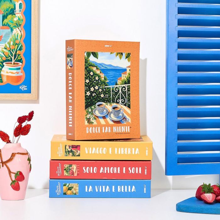 Home Deco Factory Libro-Caja Dolce Vita Viaggo e liberta, Dolce far niente, Solo amore e sole, La vita e bella Caja de almacenamiento decorativo 17x3,8x22 cm 1 Home Deco Factory Libro-Caja Dolce Vita Viaggo e liberta, Dolce far niente, Solo amore e sole, La vita e bella Caja de almacenamiento decorativo 17x3,8x22 cm 1