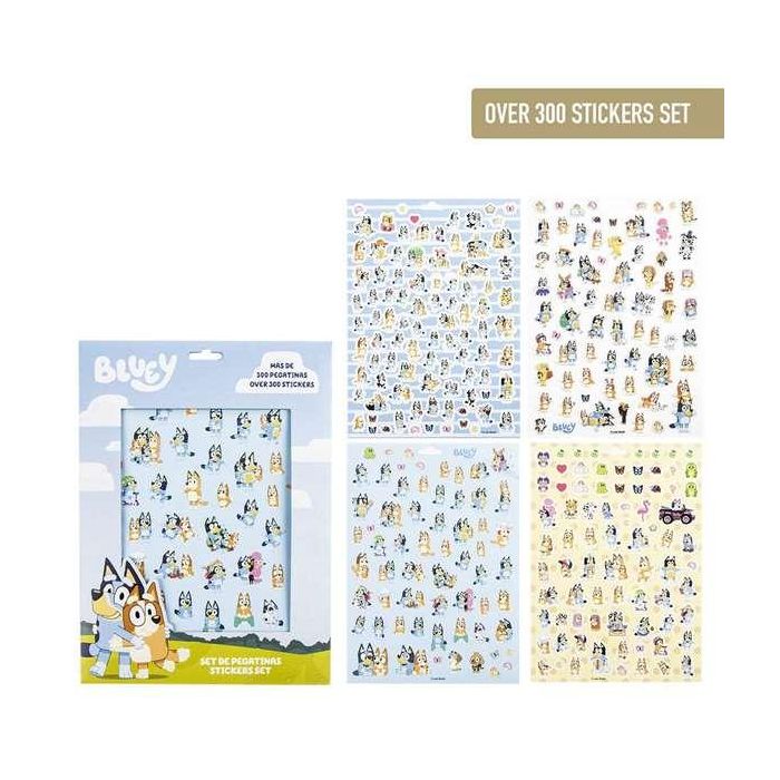 Cerdá Pack de Pegatinas Infantiles Bluey, Set de Adhesivos Decorativos, 18x25 cm, Color Azul, para Niños +3 Años 1 Cerdá Pack de Pegatinas Infantiles Bluey, Set de Adhesivos Decorativos, 18x25 cm, Color Azul, para Niños +3 Años 1
