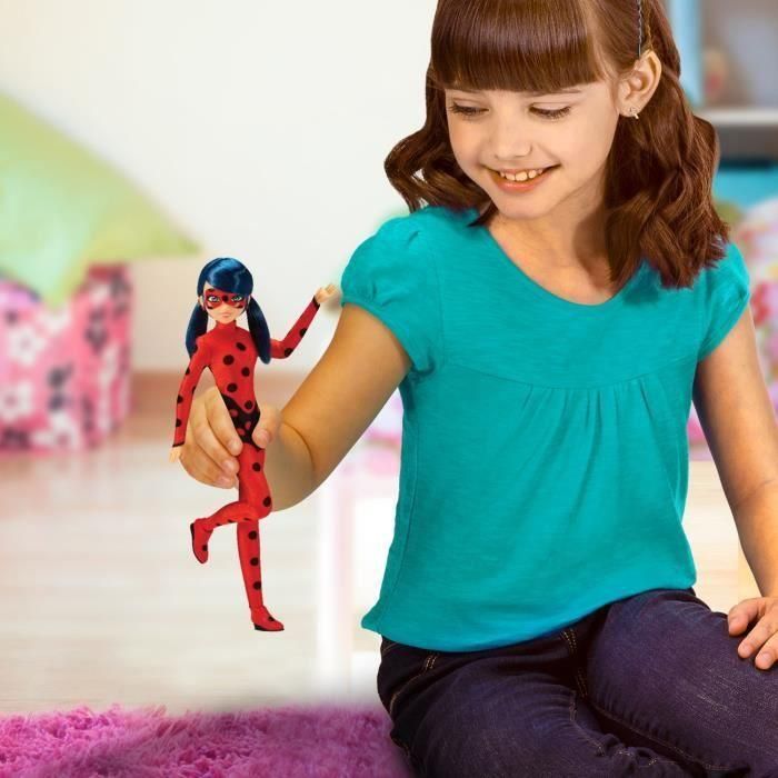 Bandai Muñeca Articulada Miraculous Ladybug Lucky Charm 26 cm con 11 Puntos de Articulación 1 Bandai Muñeca Articulada Miraculous Ladybug Lucky Charm 26 cm con 11 Puntos de Articulación 1