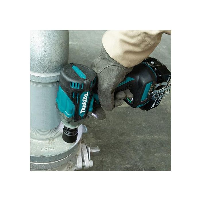 Makita DTW300RTJ Destornillador de Impacto 1/2" Sin Escobillas con 2 Baterías 5Ah y Maletín 1