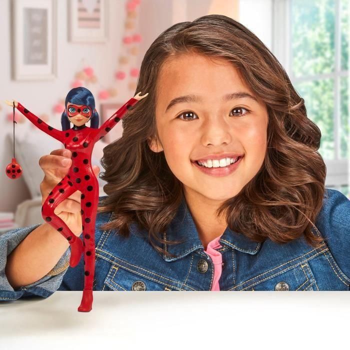 BANDAI - Miraculous Ladybug - Muñeca fashion de 26 cm - Ladybug con su teléfono - Nuevo disfraz efecto vinilo - P50028 5 BANDAI - Miraculous Ladybug - Muñeca fashion de 26 cm - Ladybug con su teléfono - Nuevo disfraz efecto vinilo - P50028 5
