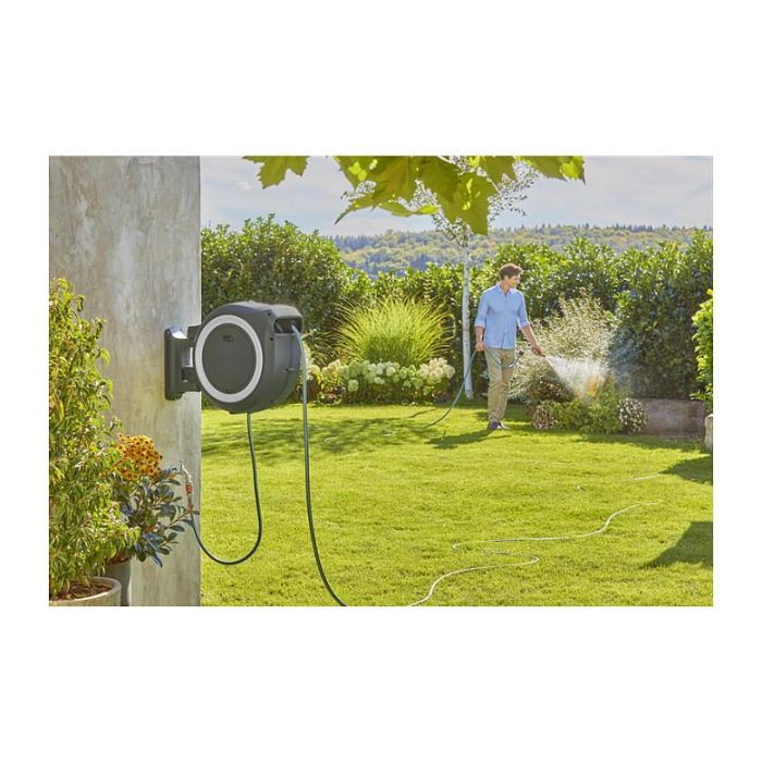 Gardena P4A S w 40m 2.5Ah/18V Enrollador de manguera con batería XXL para pared, 40 m, Negro