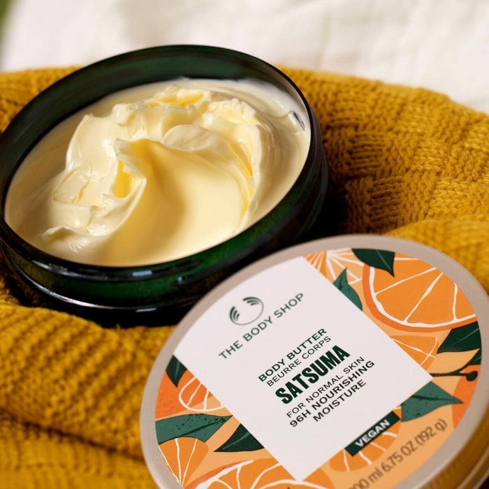 The Body Shop SATSUMA Manteca Corporal - Hidratación Intensa 96h, Aroma Mandarina, con Manteca de Karité y Aceite de Sésamo 4 The Body Shop SATSUMA Manteca Corporal - Hidratación Intensa 96h, Aroma Mandarina, con Manteca de Karité y Aceite de Sésamo 4