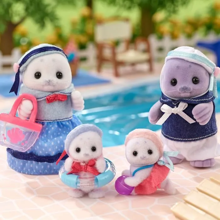 Sylvanian Families 5054131057599 Familia Focas Articulada - 4 Personajes y Accesorios de Playa 4