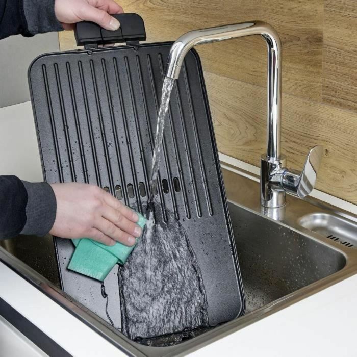 Severin SEV1706093789332 Plancha Eléctrica Grill Regulable hasta 230°C Placa Antiadherente Extraíble con Recogegrasas Negro 1 Severin SEV1706093789332 Plancha Eléctrica Grill Regulable hasta 230°C Placa Antiadherente Extraíble con Recogegrasas Negro 1