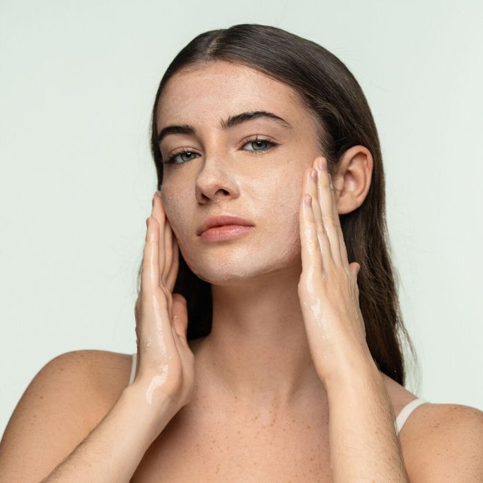 Pack de Rutina Facial y Corporal CBD InnovaGoods 8 Pack de Rutina Facial y Corporal CBD InnovaGoods 8