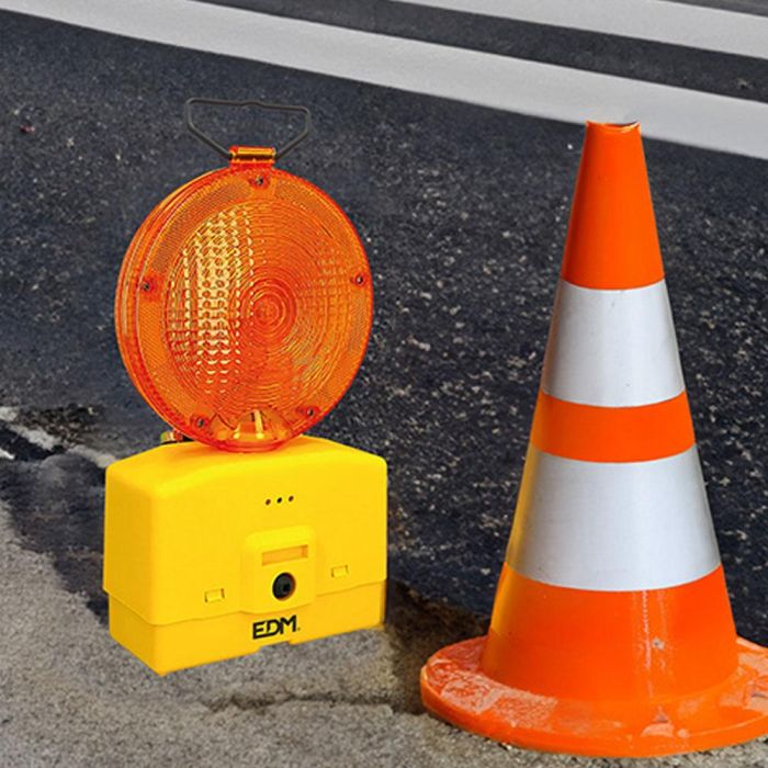 Edm Baliza de Señalización LED para Obras, 2 Leds 0,05W 6000-8000lm, Intermitente/Fijo, IP42, con Gancho y Anclaje Metálico 6 Edm Baliza de Señalización LED para Obras, 2 Leds 0,05W 6000-8000lm, Intermitente/Fijo, IP42, con Gancho y Anclaje Metálico 6