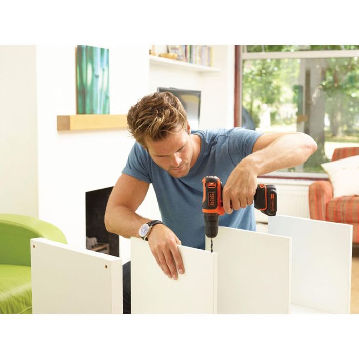 Black & Decker Destornillador Inalámbrico 10.8V, 2 Baterías Litio, Control de Torque 10 Posiciones y Caja 16 Black & Decker Destornillador Inalámbrico 10.8V, 2 Baterías Litio, Control de Torque 10 Posiciones y Caja 16