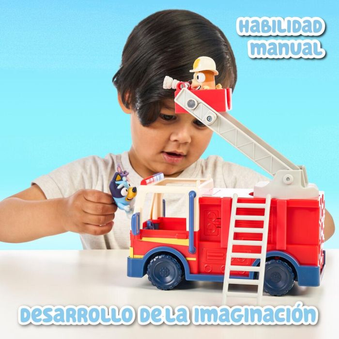 FAMOSA Camión de Bomberos de Bluey y Bingo con Accesorios y Pegatinas – Juguete para Niños +3 Años 7 FAMOSA Camión de Bomberos de Bluey y Bingo con Accesorios y Pegatinas – Juguete para Niños +3 Años 7