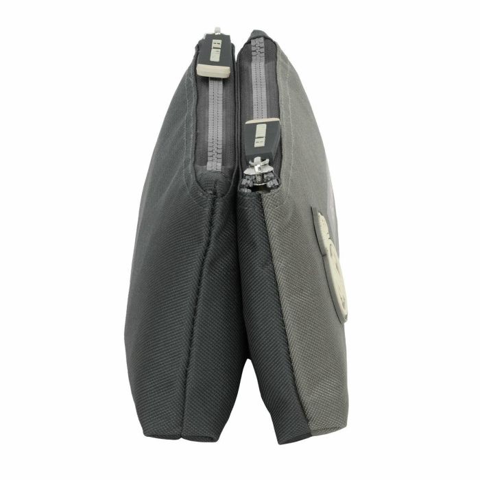 Neceser de Viaje Real Madrid C.F. Gris Deportivo 22 x 10 x 8 cm 2 Neceser de Viaje Real Madrid C.F. Gris Deportivo 22 x 10 x 8 cm 2