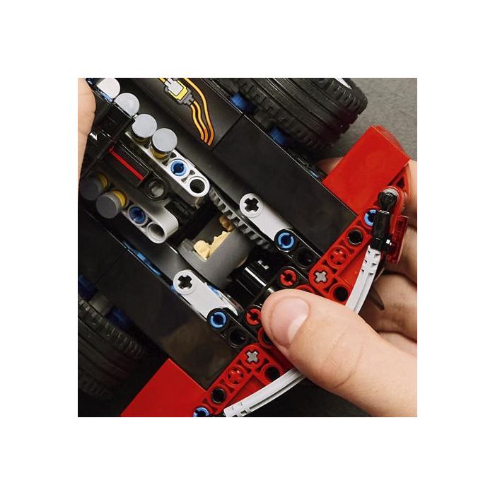 LEGO Ferrari FXX K Set de Construcción para Adultos - Maqueta de Coche Deportivo 1:13 con Motor V12 y Puertas de Mariposa, para Mayores de 10 Años (42143) 6