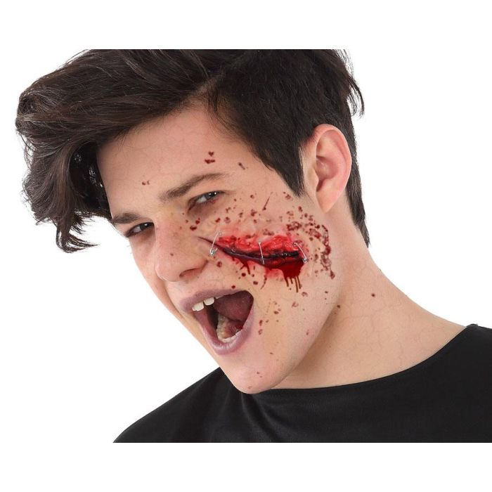 Cicatriz de Látex para Disfraz 24x10 cm con Grapas y Efecto Sangre | Herida Abierta Realista para Terror