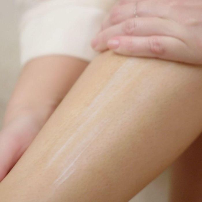 Topicrem MELA Leche Corporal Unificadora Ultra-Hidratante SPF15+ que Aclara, Unifica y Protege Piel Sensible 200 ml 1