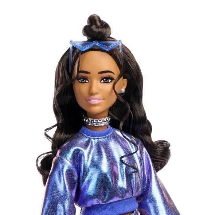 Barbie JFP42 Muñeca de lujo - Top y falda azul metalizado - Morena 4