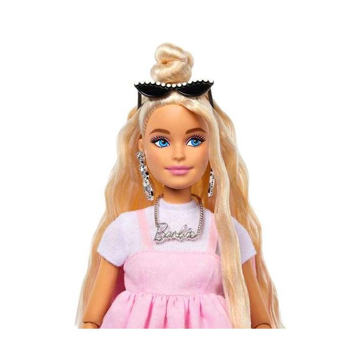Muñeca barbie deluxe vestido con lazo. 1 Muñeca barbie deluxe vestido con lazo. 1
