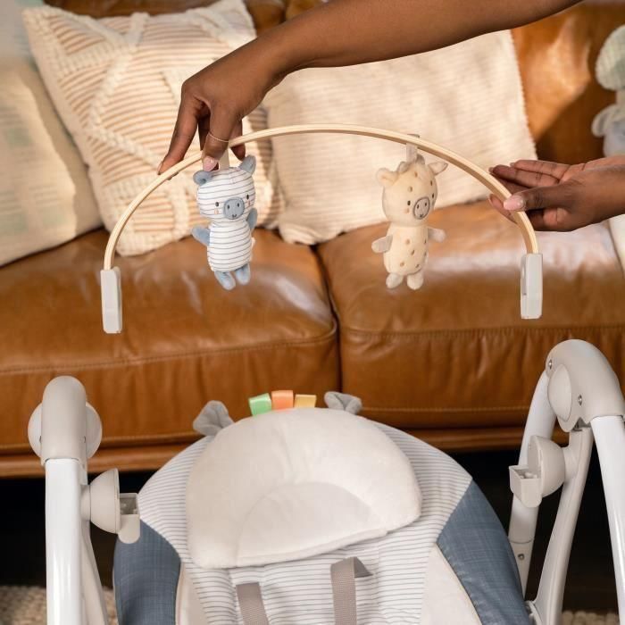 Ingenuity ING74451169258 Swing 'n Go Columpio Portátil con Arco de Actividades Extraíble de Madera Sostenible y 5 Velocidades para Niños 2