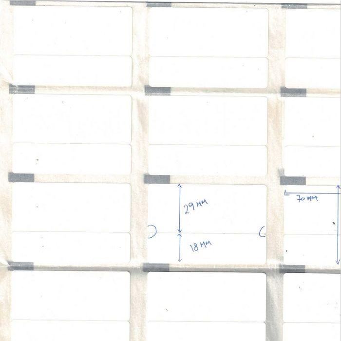 Capture Etiqueta dividida 70 x 47 - Núcleo 25. Etiqueta de 2 piezas, blanca, térmica directa, removible. 670 etiquetas/rollo, 4 rollos/caja. 1