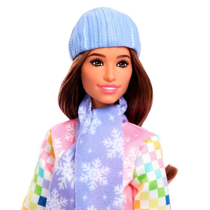 Barbie Muñeca Snowboarder Deluxe JKF78, Con Accesorios Temáticos y Efecto Cambio de Color, +3 Años 3