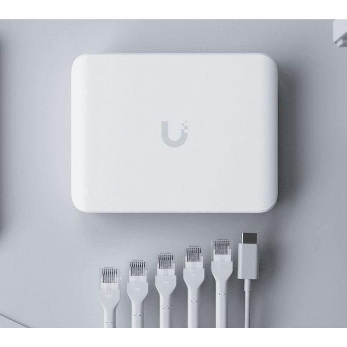 Ubiquiti Switch Ethernet Compacto de 5 Puertos 2.5GbE RJ45, Velocidad Total de 25 Gbps, Alimentación PoE y USB-C 12