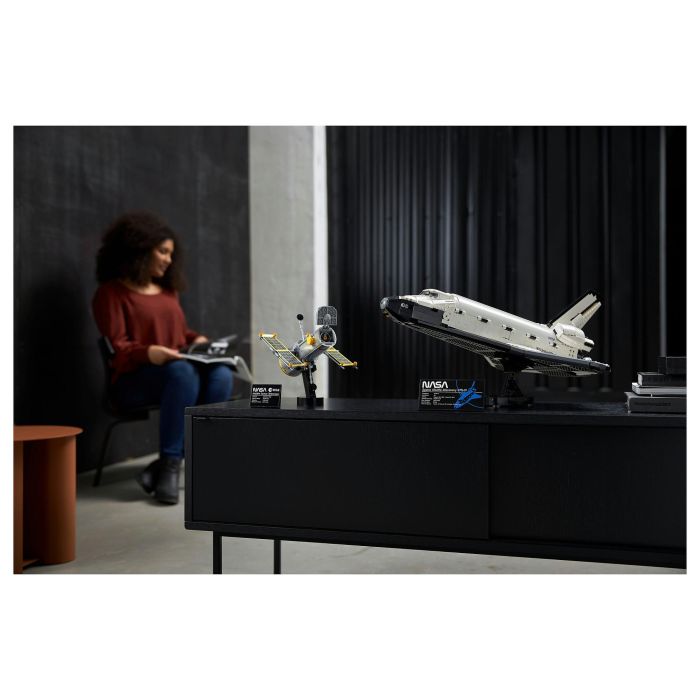 LEGO Creator Expert NASA Spaceshuttle Discovery - Set de construcción 2354 piezas, Maqueta del Transbordador Espacial, para adultos y fans 26