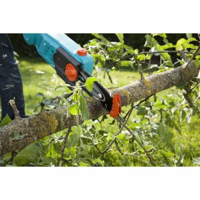 Gardena TCS 720 Podadora de pértiga eléctrica 720W, 20cm guía, telescópica 4,4m para poda segura desde suelo 2 Gardena TCS 720 Podadora de pértiga eléctrica 720W, 20cm guía, telescópica 4,4m para poda segura desde suelo 2