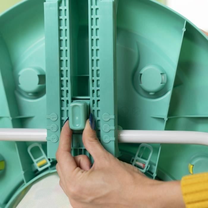 Bright Starts BRI17367 Andador Plegable 2 en 1 Wanderlights con Juguete de Actividades Extraíble, Música y Altura Ajustable 2