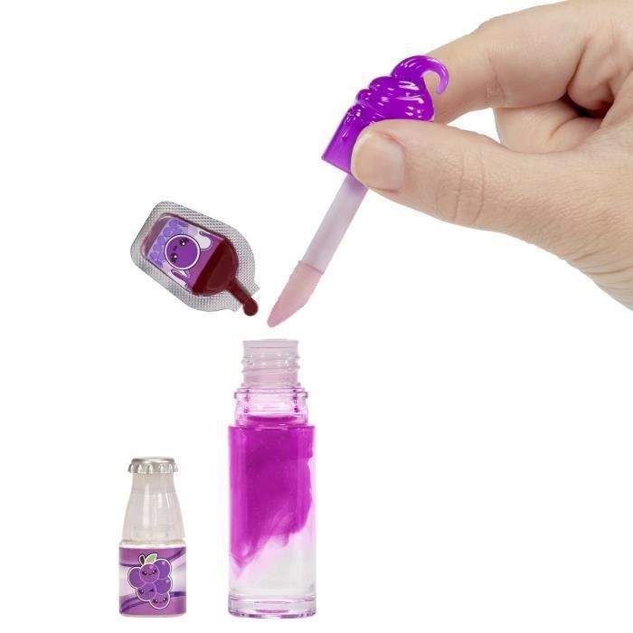 Yummiland - 1 muñeca de 10 cm y un brillo de labios brillante para crear - Greta - Sabor a pasas - A partir de 4 años 1 Yummiland - 1 muñeca de 10 cm y un brillo de labios brillante para crear - Greta - Sabor a pasas - A partir de 4 años 1