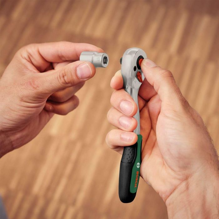 Bosch BOS4053423302370 Llave de trinquete 1/4, alto torque hasta 93 Nm, botón de bloqueo mecánico 72 dientes, mango curvo reversible 3 Bosch BOS4053423302370 Llave de trinquete 1/4, alto torque hasta 93 Nm, botón de bloqueo mecánico 72 dientes, mango curvo reversible 3