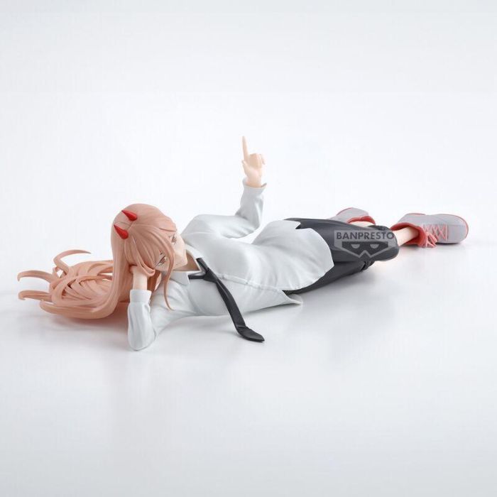 Banpresto Figura Chainsaw Man Power - Personaje reclinado con expresión pícara, 22 cm 2