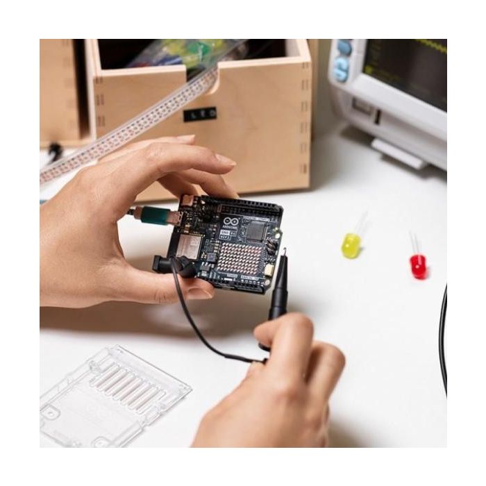 Arduino Uno R4 WiFi - Placa con microcontrolador Renesas RA4M1 ARM Cortex M4, 256kB Flash, 32kB SRAM, WiFi y Bluetooth 5 Arduino Uno R4 WiFi - Placa con microcontrolador Renesas RA4M1 ARM Cortex M4, 256kB Flash, 32kB SRAM, WiFi y Bluetooth 5