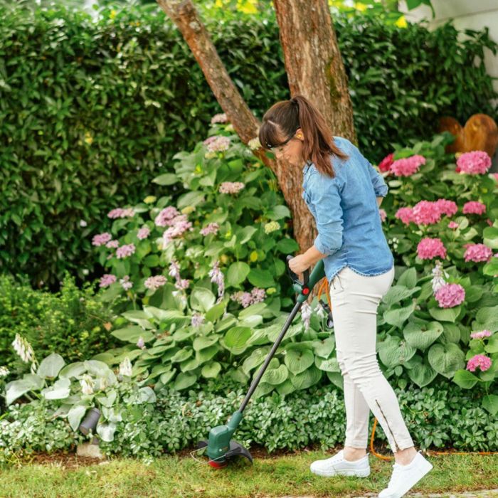 Bosch EasyGrassCut 23 Bordeadora Canteadora ligera y equilibrada, motor potente, hilo resistente para césped y bordes de jardín 5 Bosch EasyGrassCut 23 Bordeadora Canteadora ligera y equilibrada, motor potente, hilo resistente para césped y bordes de jardín 5