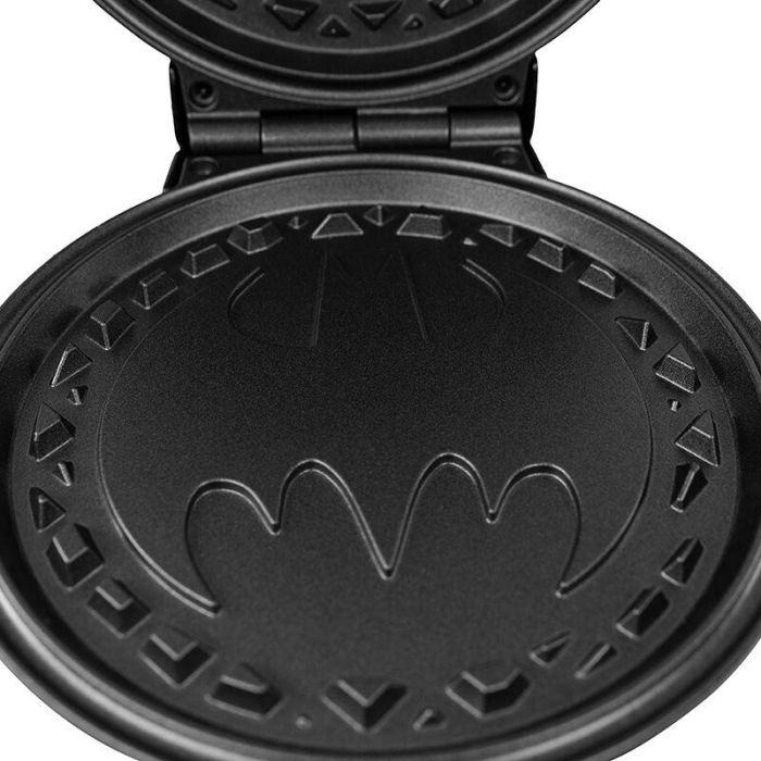 Uncanny Brands Gofrera Batman con Logo del Murciélago - Máquina para Hacer Gofres Temáticos 5